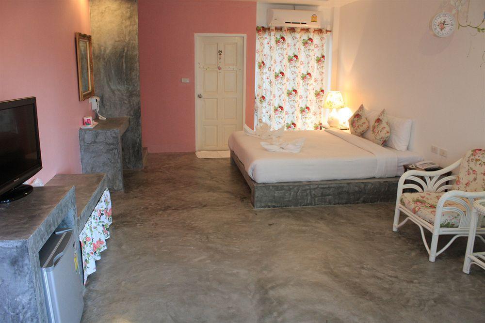 Chic Boutique Hotel Phuket Bagian luar foto