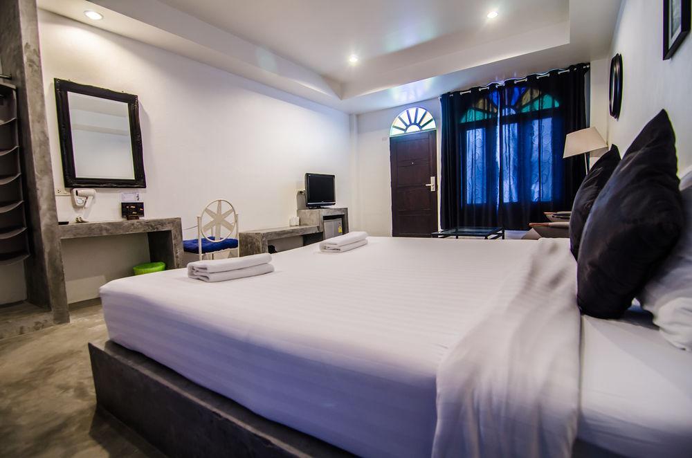 Chic Boutique Hotel Phuket Bagian luar foto