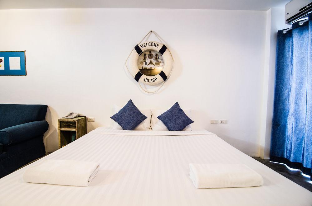 Chic Boutique Hotel Phuket Bagian luar foto