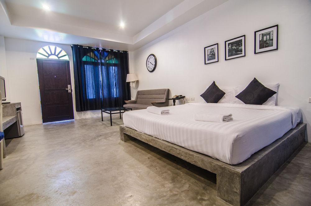 Chic Boutique Hotel Phuket Bagian luar foto