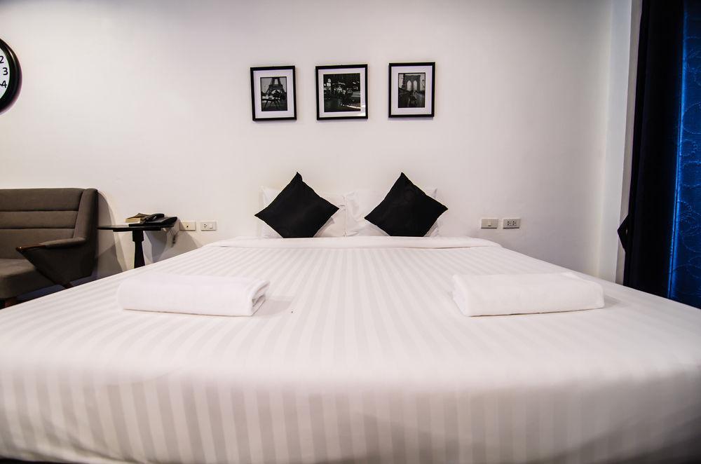 Chic Boutique Hotel Phuket Bagian luar foto