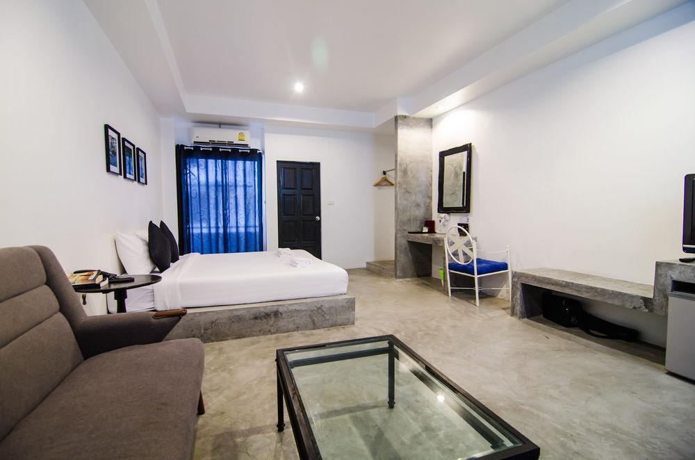 Chic Boutique Hotel Phuket Bagian luar foto