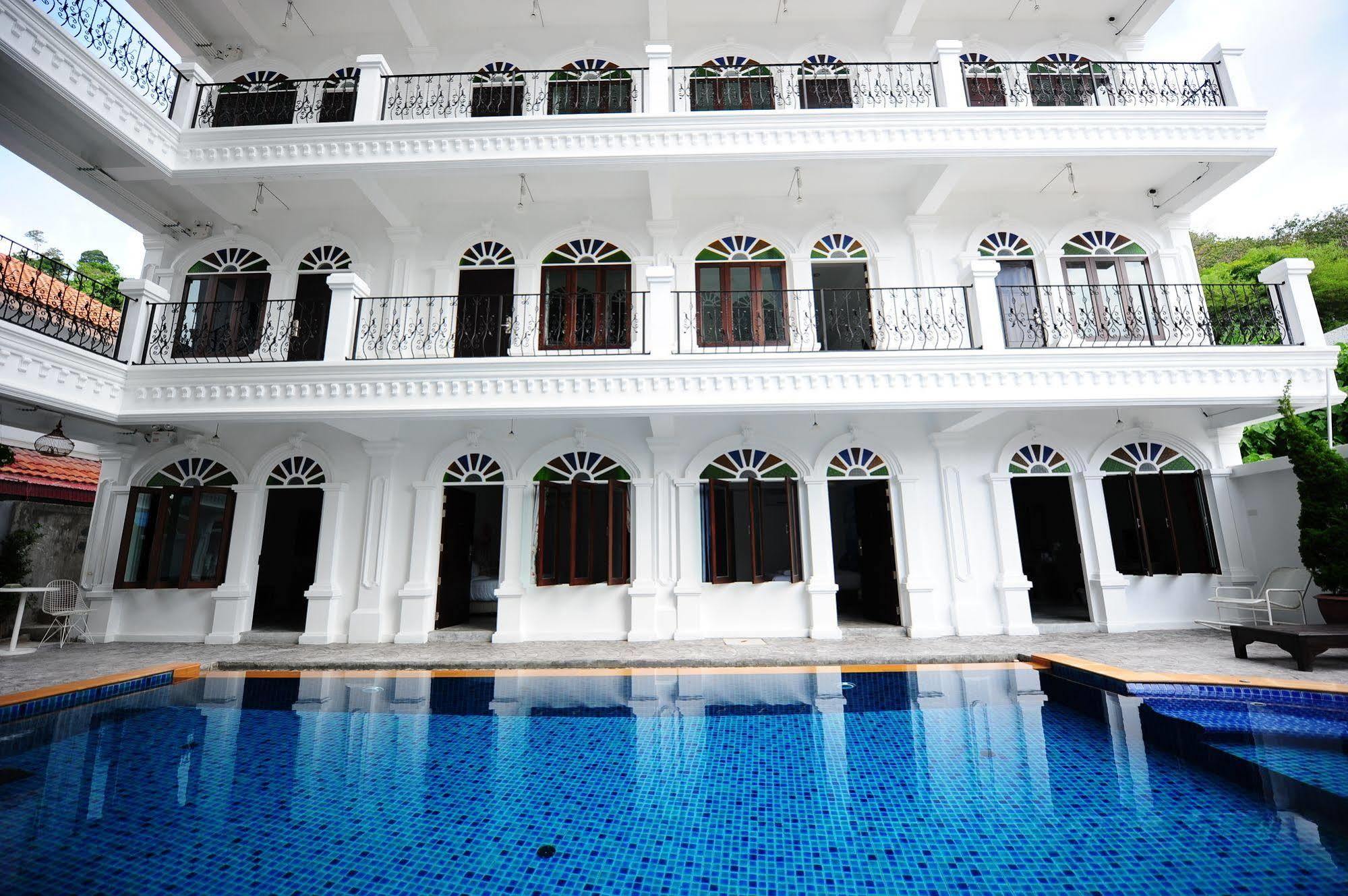 Chic Boutique Hotel Phuket Bagian luar foto