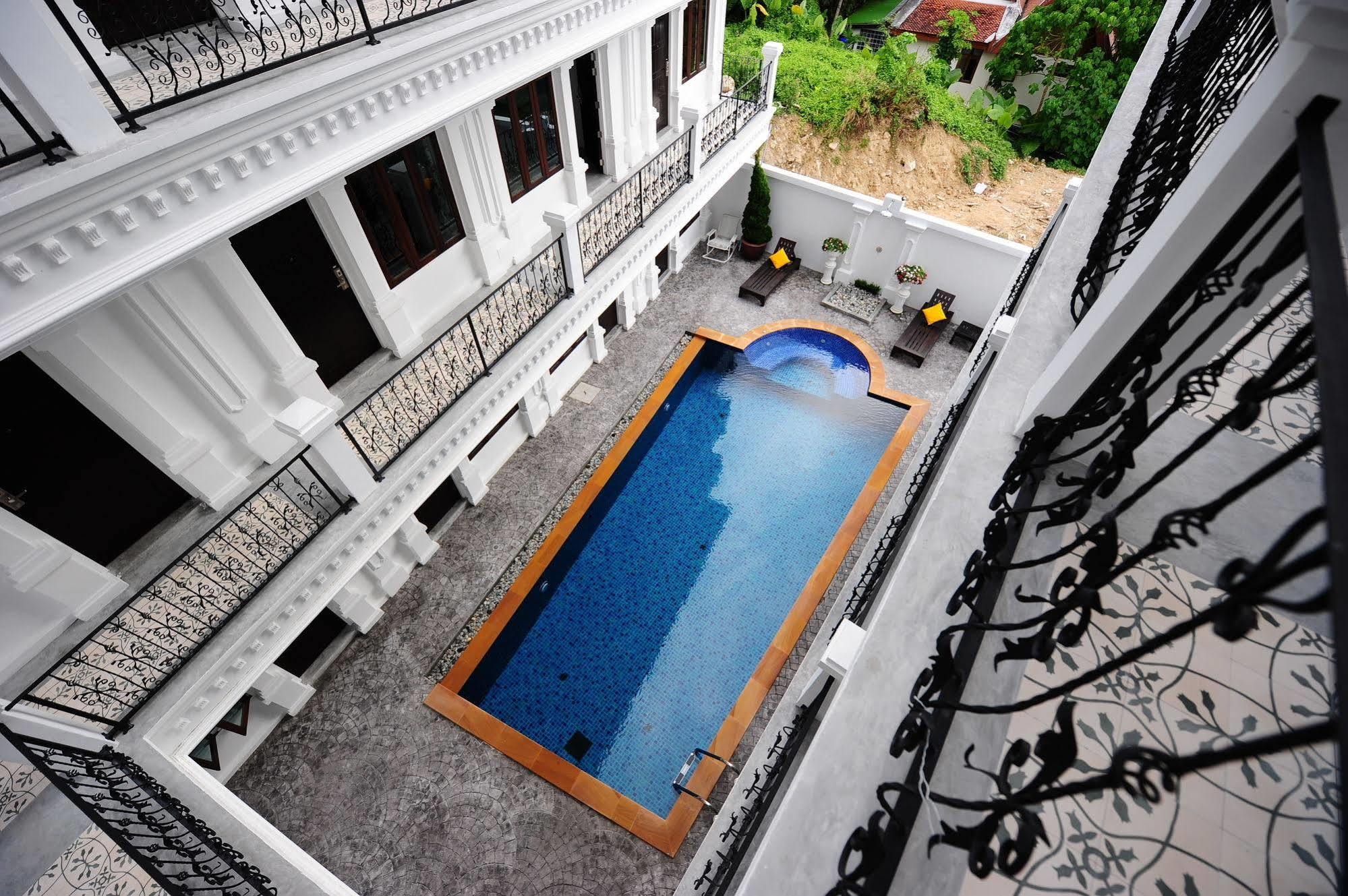 Chic Boutique Hotel Phuket Bagian luar foto
